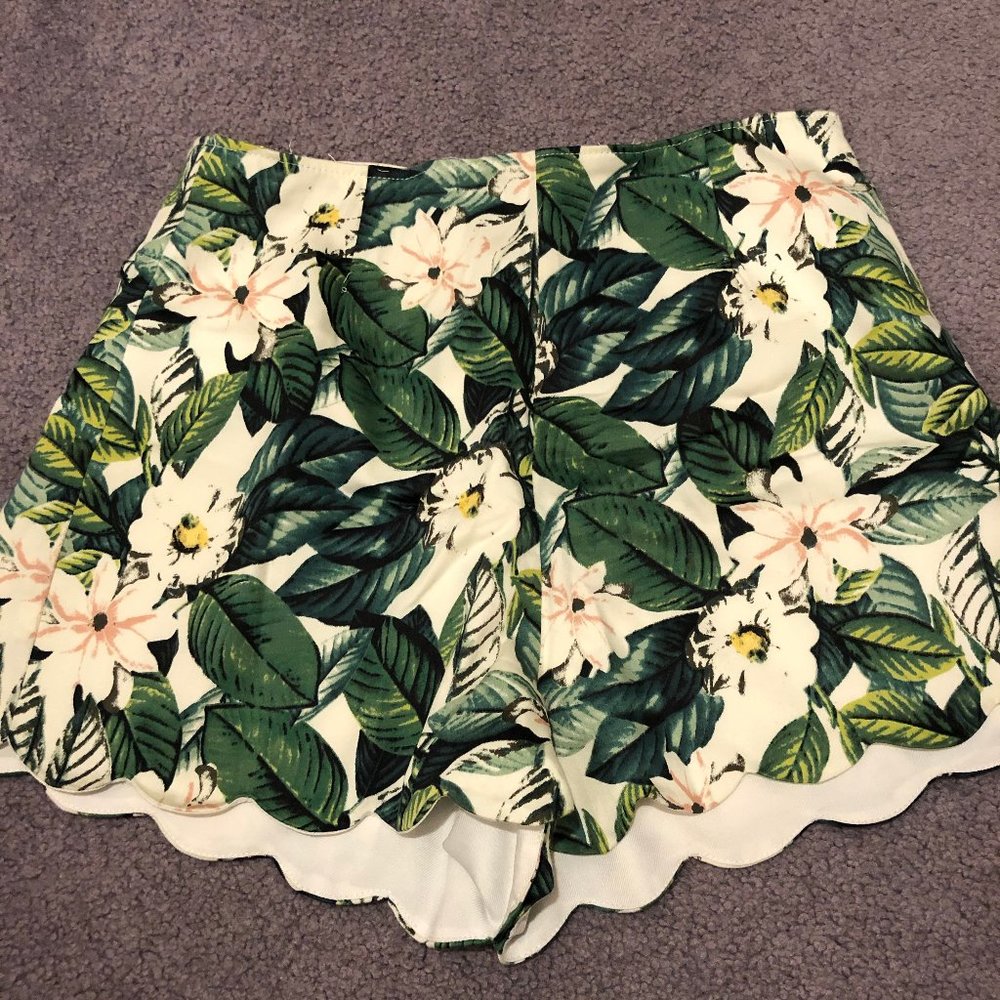 High Waisted Palm Tree Pattern Scalloped Shorts